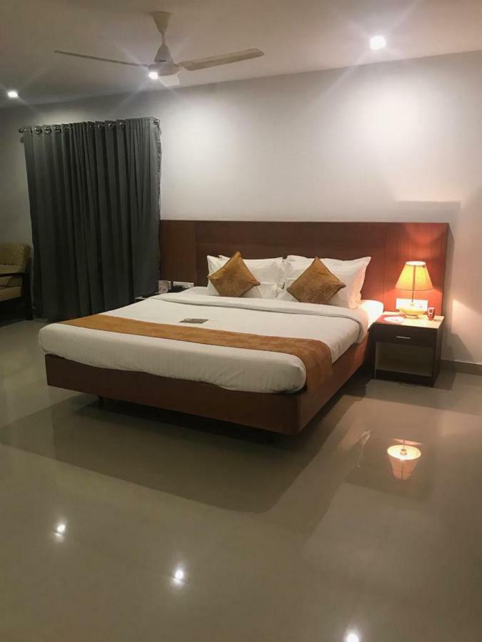 Kallada Sangeetha Hotels Thrissur Bagian luar foto